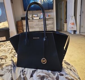 Michael Kors Elegant Black Tote